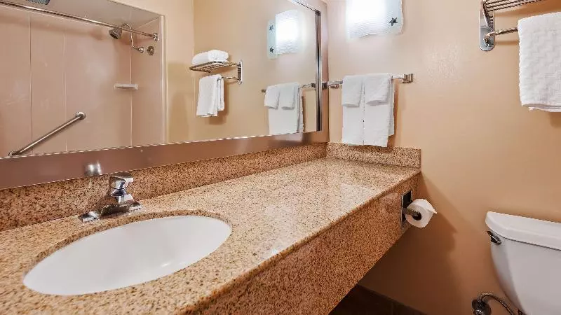 استودیو استاندارد با تخت کینگ, Beverly Wilshire, A Four Seasons
