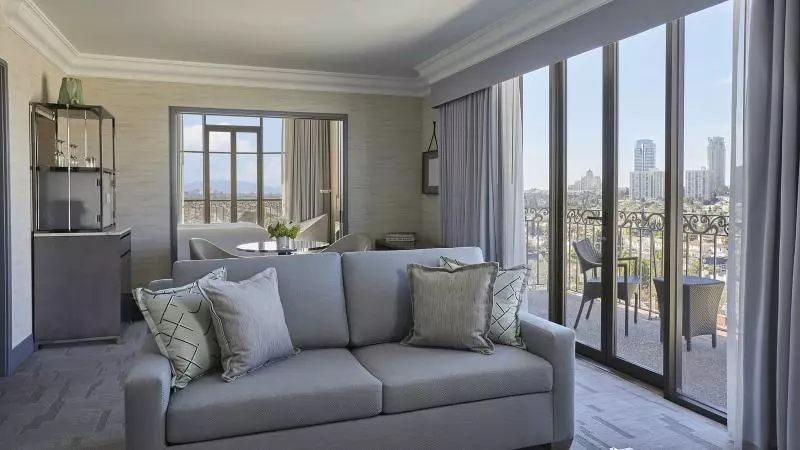 سوئیت با بالکن, Beverly Wilshire, A Four Seasons