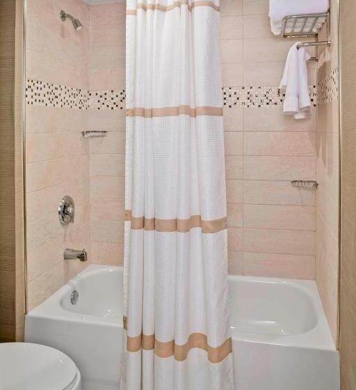 キングサイズベッドのスタンダードルーム, Charleston Marriott