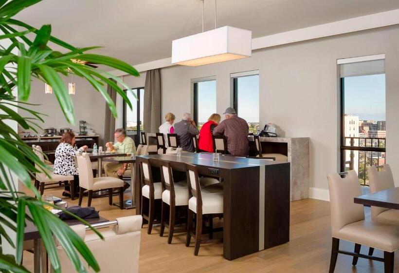غرفة قياسية مزوَّدة بشُرفة, Charleston Marriott
