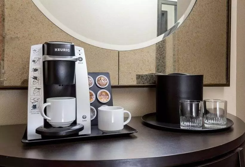 اتاق استاندارد, Crowne Plaza Milwaukee South, An Ihg