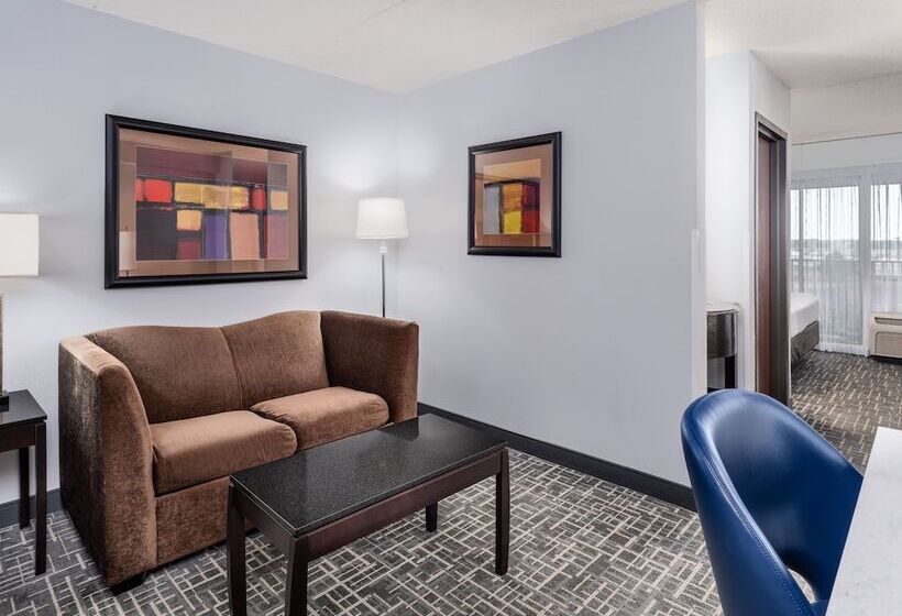 סוויטה, Crowne Plaza Milwaukee South, An Ihg