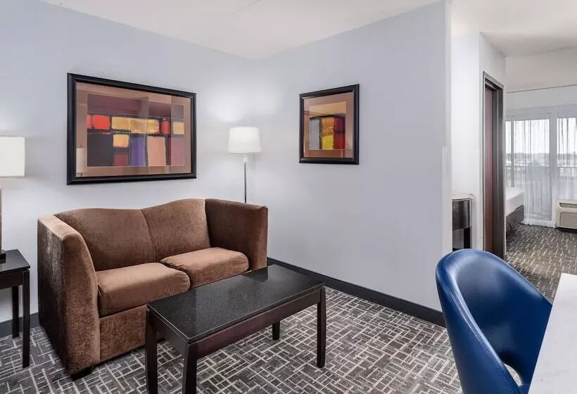 سوییت, Crowne Plaza Milwaukee South, An Ihg