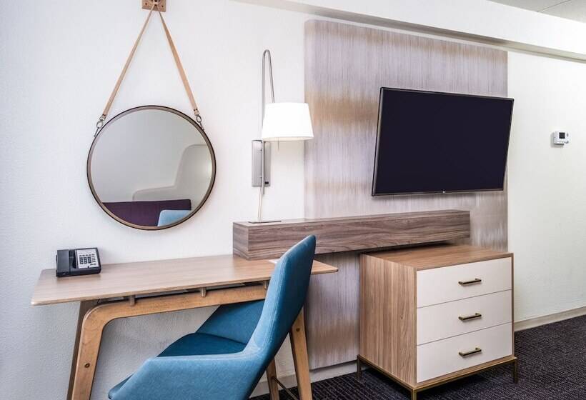 프리미엄 룸, Crowne Plaza Milwaukee South, An Ihg