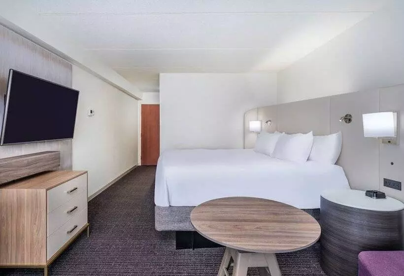 اتاق پرمیوم, Crowne Plaza Milwaukee South, An Ihg