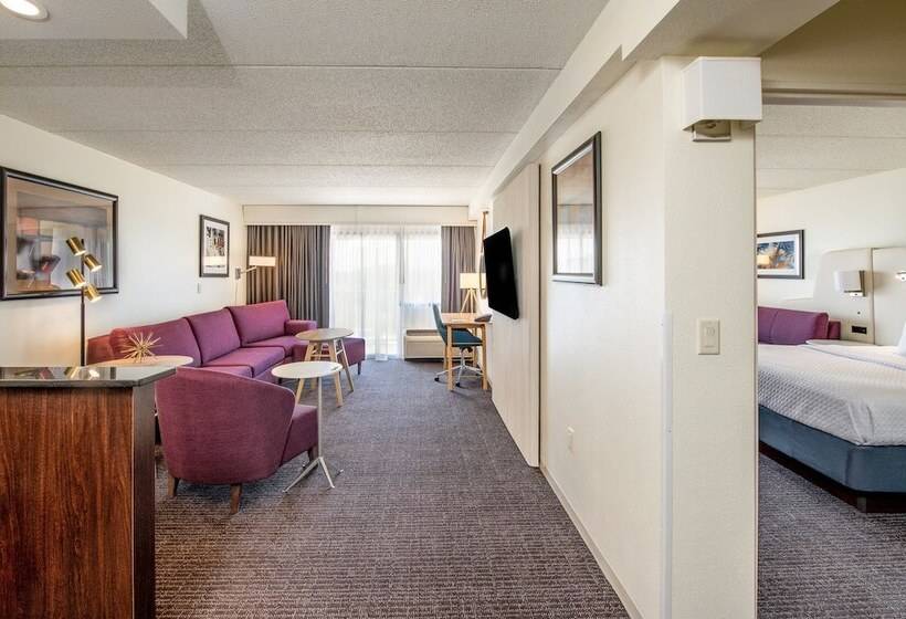 סוויטה נשיאותית, Crowne Plaza Milwaukee South, An Ihg