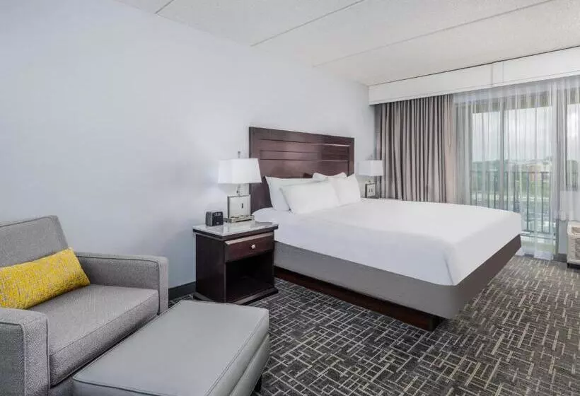 اتاق استاندارد با تخت بزرگ, Crowne Plaza Milwaukee South, An Ihg