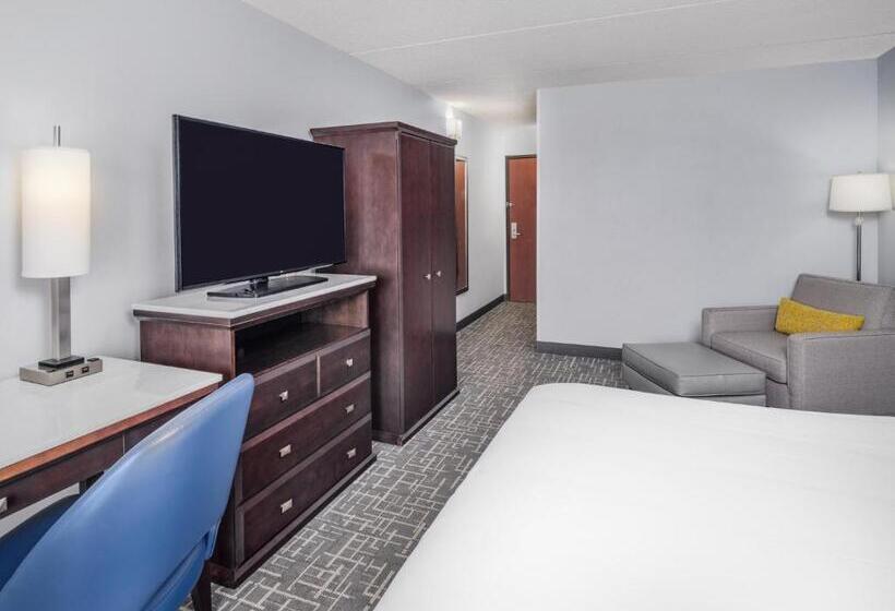 חדר סטנדרט עם מיטת קינג, Crowne Plaza Milwaukee South, An Ihg