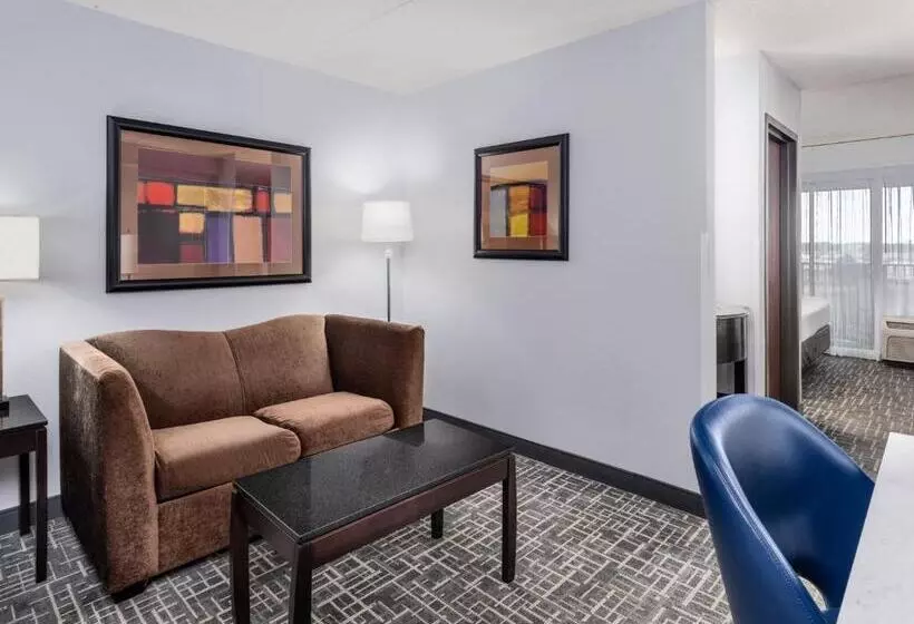 سوییت, Crowne Plaza Milwaukee South, An Ihg