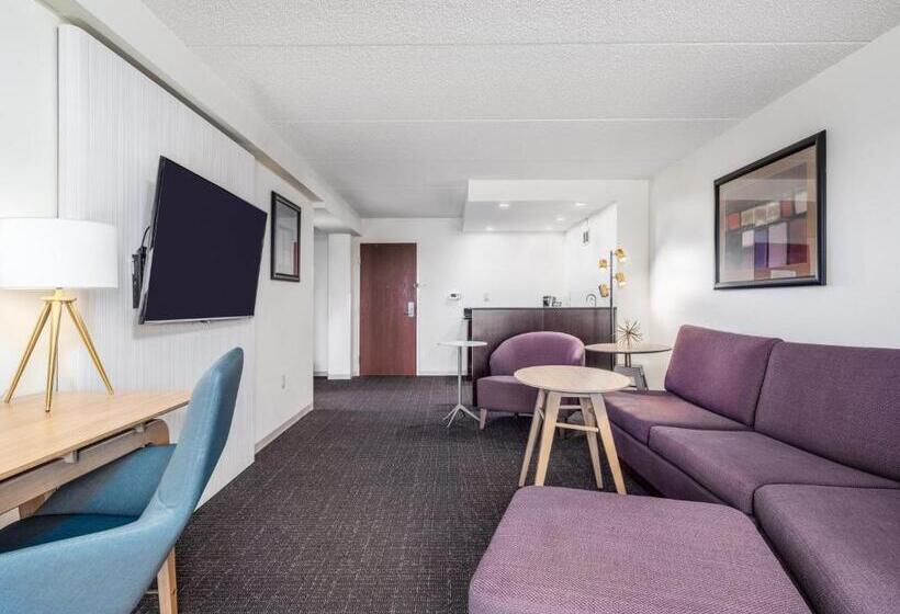 סוויטה נשיאותית, Crowne Plaza Milwaukee South, An Ihg