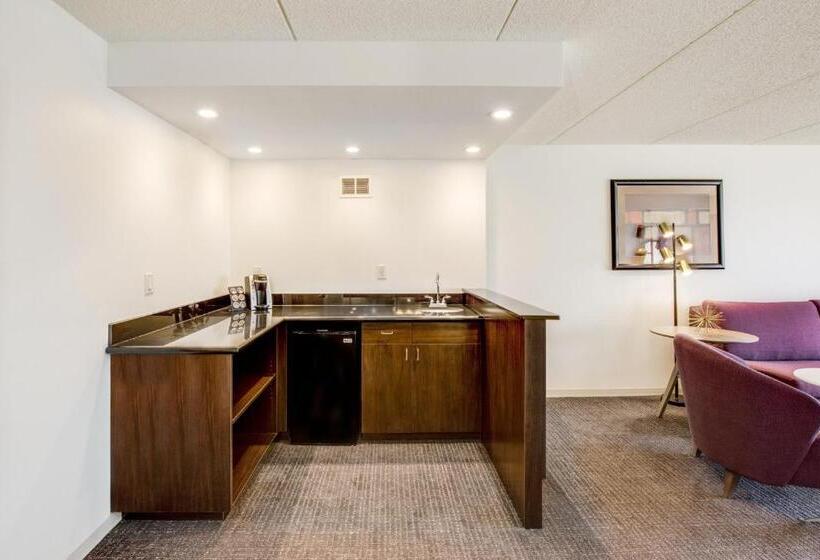 סוויטה נשיאותית, Crowne Plaza Milwaukee South, An Ihg