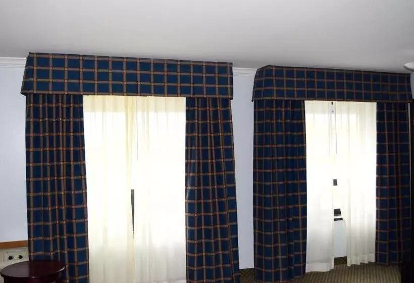 キングサイズベッドのデラックスルーム, Days Inn By Wyndham Rock Falls