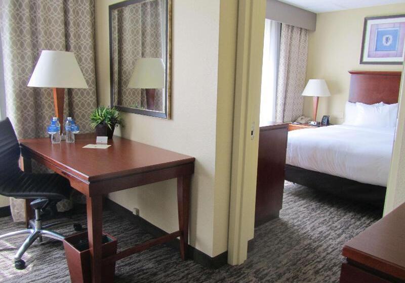 מיטת קינג בסוויטה, Doubletree By Hilton Princeton