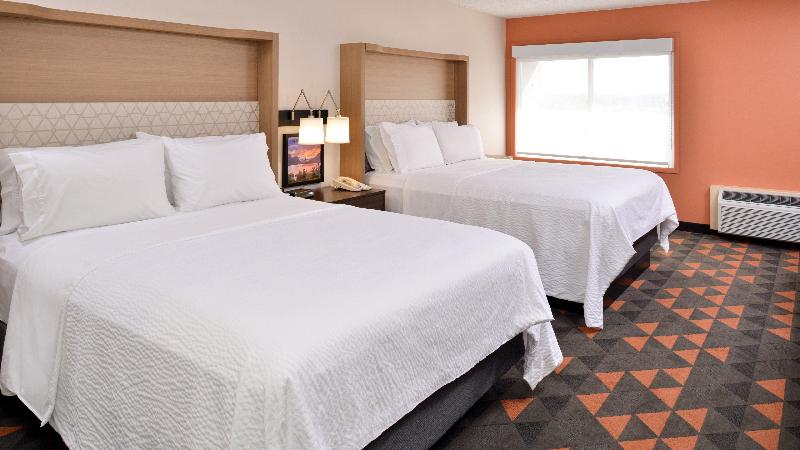 Номер Стандарт Вид на Бассейн, Holiday Inn Great Falls Convention Center, An Ihg