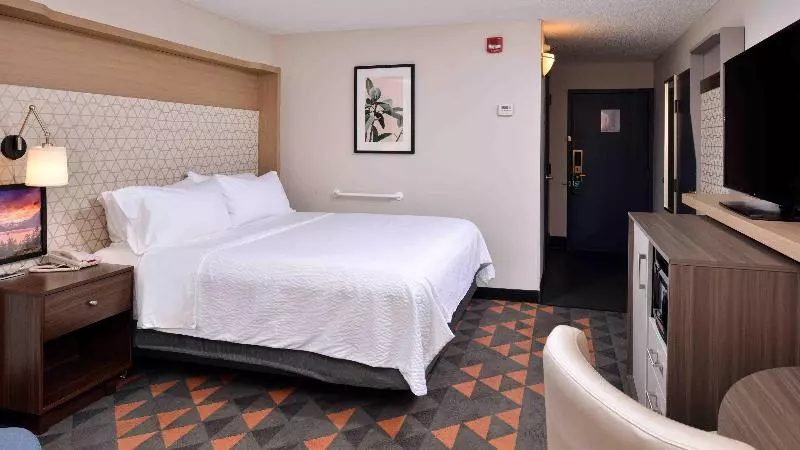 اتاق استاندارد با تخت بزرگ برای معلولان, Holiday Inn Great Falls Convention Center, An Ihg