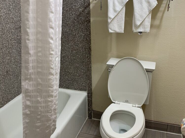 Номер Стандарт 2 Двуспальные Кровати, Quality Inn & Suites Pensacola Bayview
