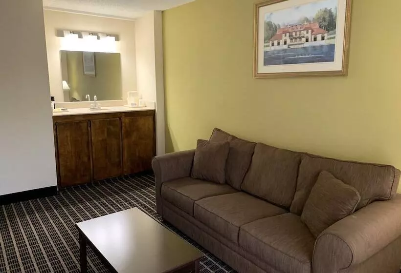 スイート, Quality Inn & Suites Pensacola Bayview