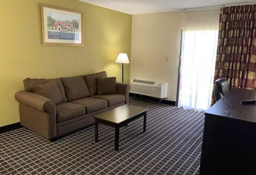 スイート, Quality Inn & Suites Pensacola Bayview