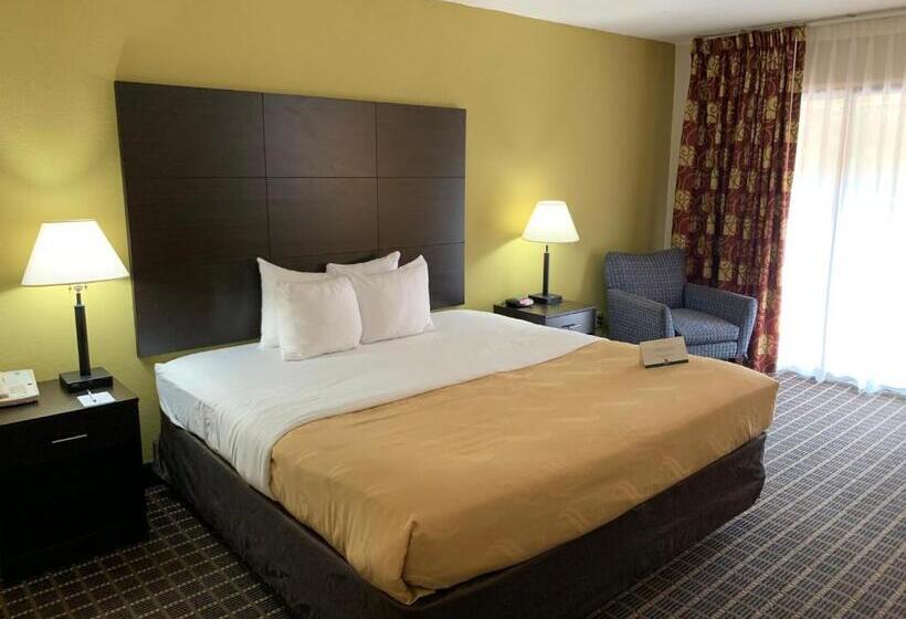 חדר סטנדרט עם מרפסת, Quality Inn & Suites Pensacola Bayview