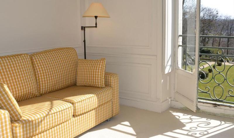 מיטת קינג בסוויטה, Quality Inn & Suites Pensacola Bayview