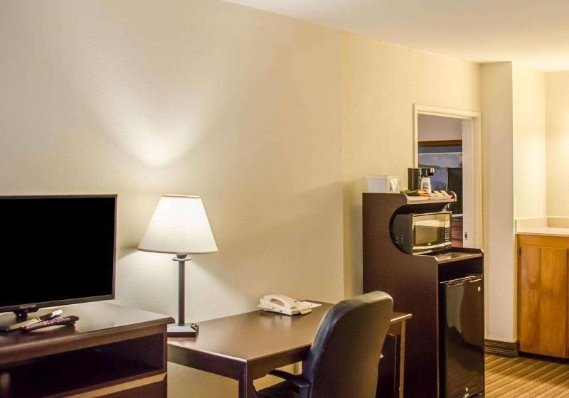 סוויטה, Quality Inn & Suites Pensacola Bayview