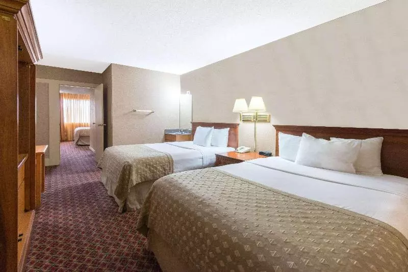 اتاق استاندارد, Ramada By Wyndham Topeka Downtown Hotel & Convention Center