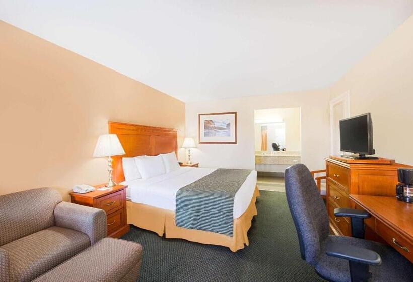 带大床的标准工作室, Ramada By Wyndham Flagstaff East