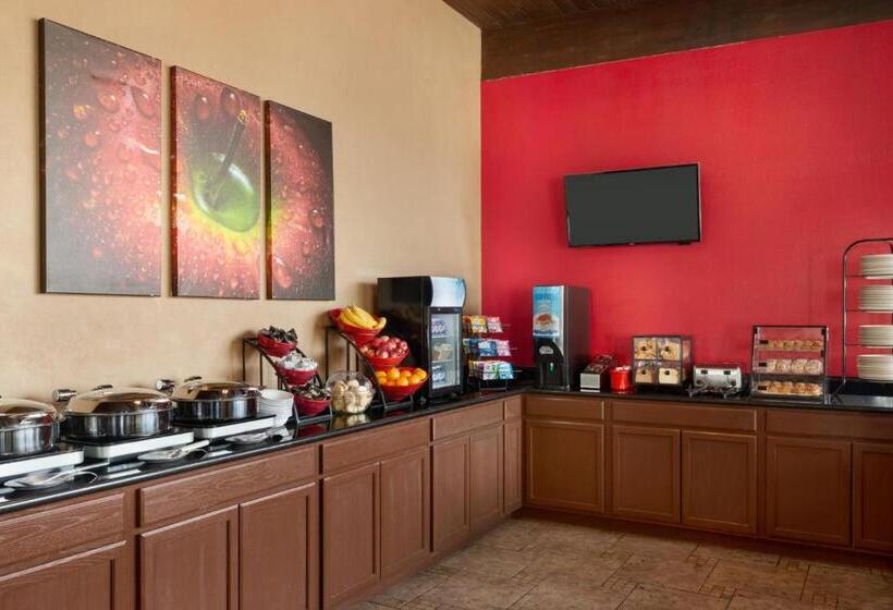 اتاق استاندارد با تخت بزرگ برای معلولان, Ramada By Wyndham Spokane Airport