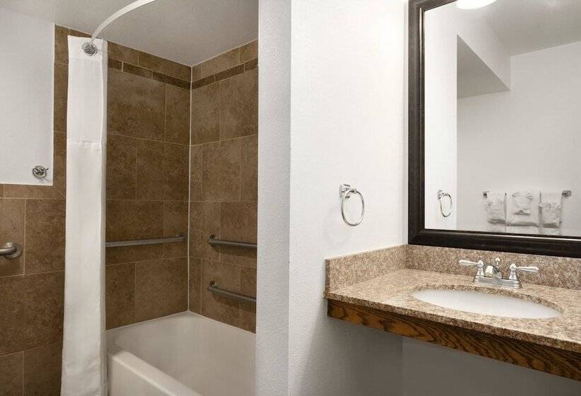 חדר דלוקס, Ramada By Wyndham Spokane Airport