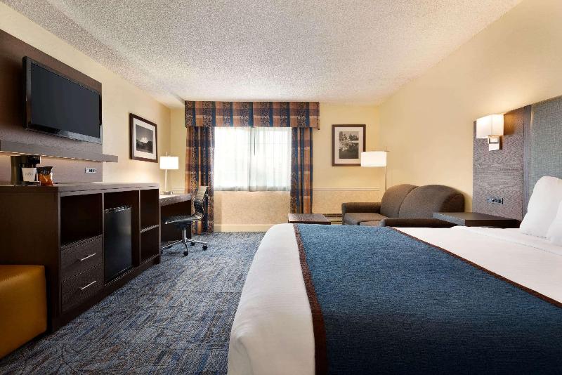 חדר סטנדרט עם מיטת קינג, Ramada By Wyndham Spokane Airport