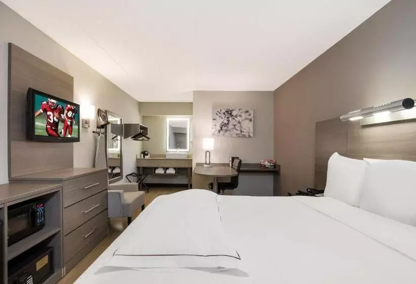 プレミアムルーム, Red Roof Inn Plus+ Chicago   Naperville