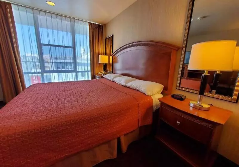 اتاق استاندارد با تخت بزرگ, Royal Pacific Motor Inn