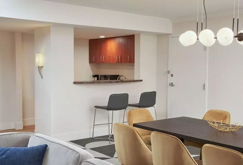سوئیت پرزیدنت, Sheraton Pittsburgh Hotel At Station Square