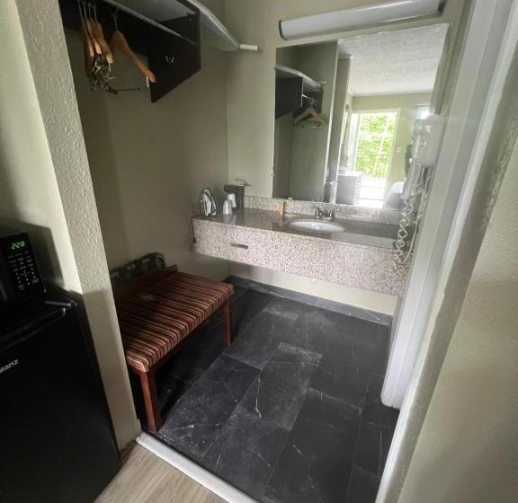 غرفه قياسيه سريرين مزدوجين, Travel Inn Kingsport