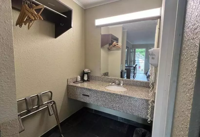 ２ダブルベッドのスタンダードルーム, Travel Inn Kingsport