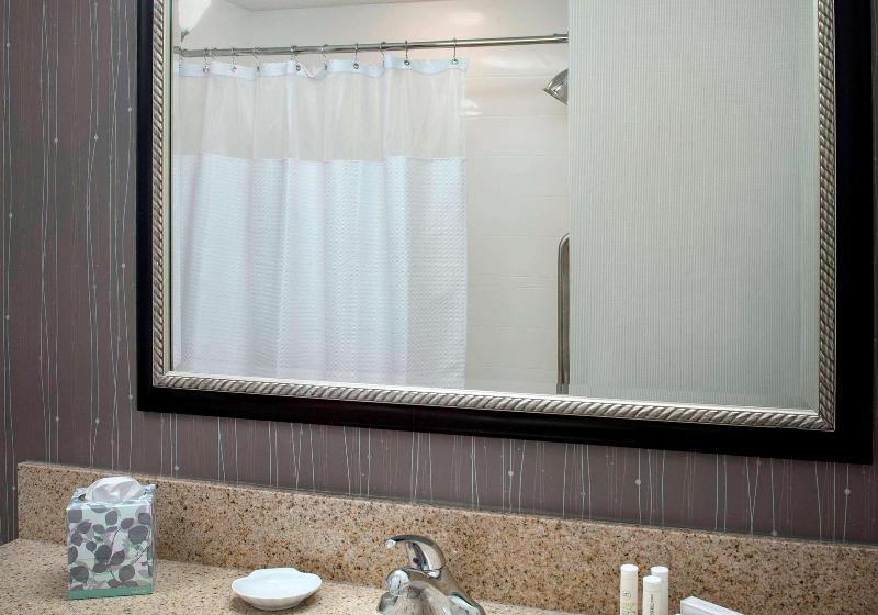 Номер бизнес-класса, Travelodge By Wyndham Orange County Airport/ Costa Mesa