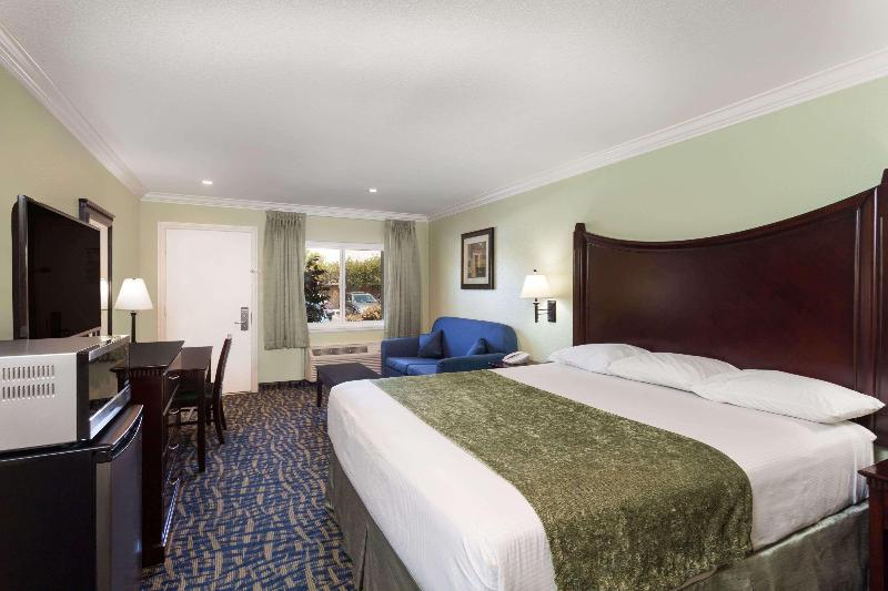 غرفة بيزنس, Travelodge By Wyndham Orange County Airport/ Costa Mesa
