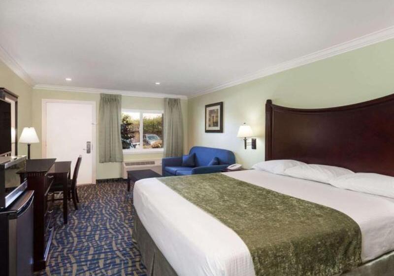 غرفة بيزنس, Travelodge By Wyndham Orange County Airport/ Costa Mesa