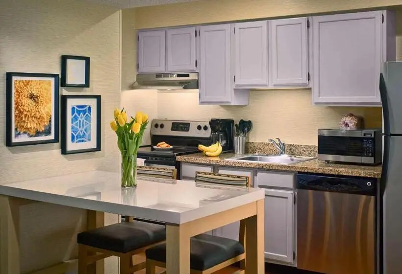スタンダードスタジオ, Sonesta Simply Suites Memphis East Poplar Pike