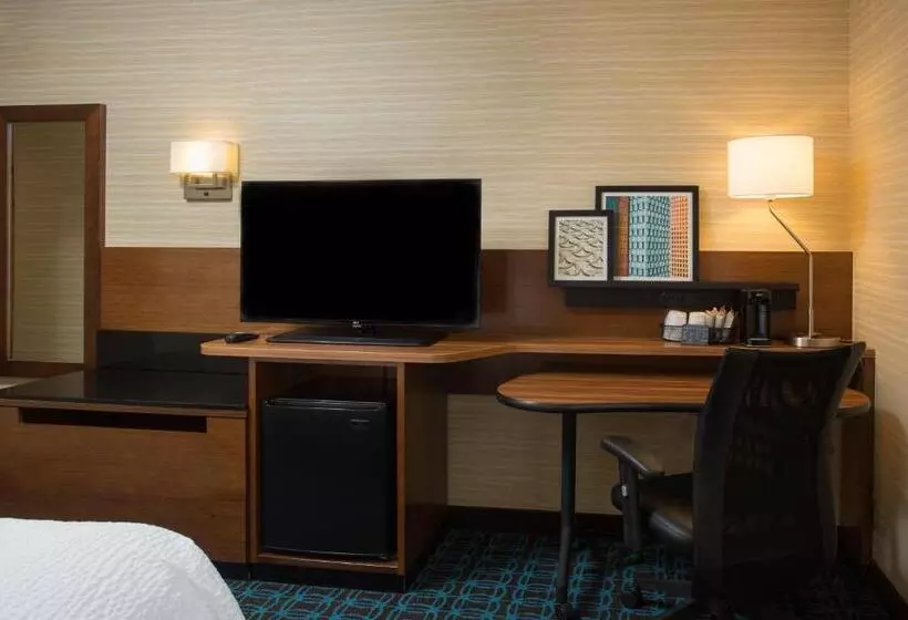 اتاق استاندارد با تخت بزرگ برای معلولان, Fairfield Inn Manchesterboston Regional Airport
