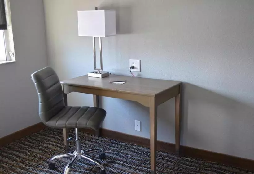 キングサイズベッドのスイートルーム, 28 Boise Airport, Ascend Hotel Collection