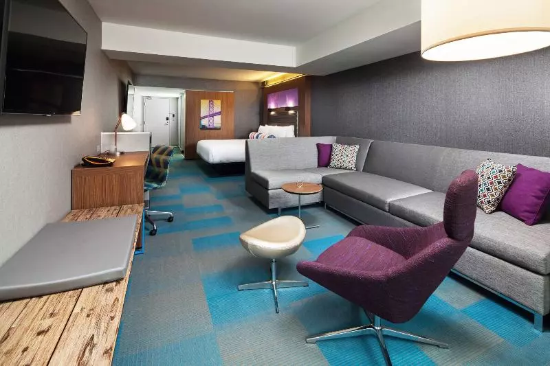 سوئیت با تخت بزرگ, Aloft San Francisco Airport