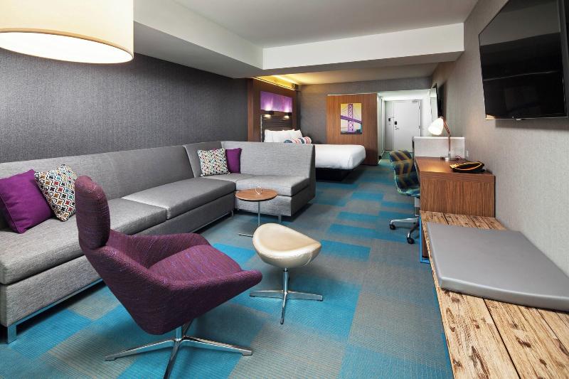 스위트 킹사이즈 침대, Aloft San Francisco Airport