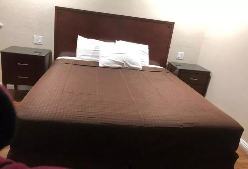 キングサイズベッドのスタンダードルーム, American Inn Ontario