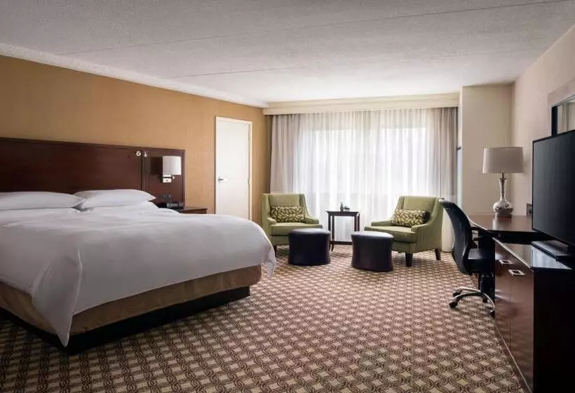 キングサイズベッドのスタンダードルーム, Chicago Marriott Naperville