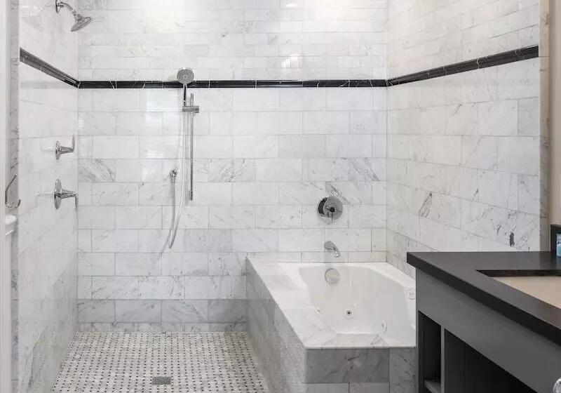 1 Bedroom Penthouse Apartment, Glenmore Plaza