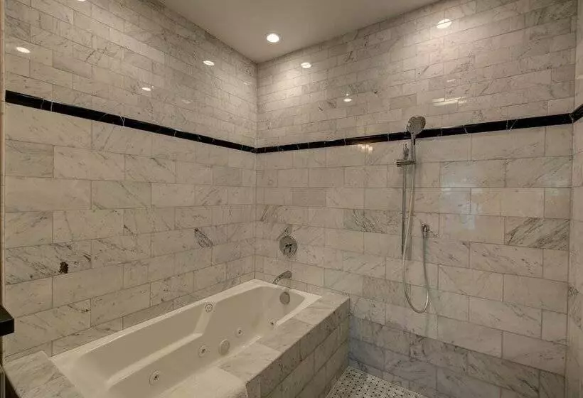1 Bedroom Penthouse Apartment, Glenmore Plaza