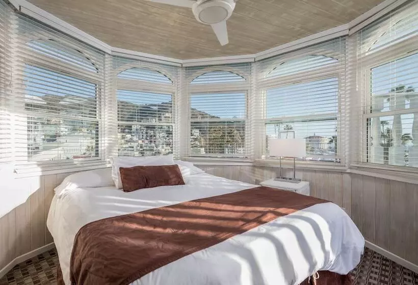 1 Bedroom Penthouse Apartment, Glenmore Plaza