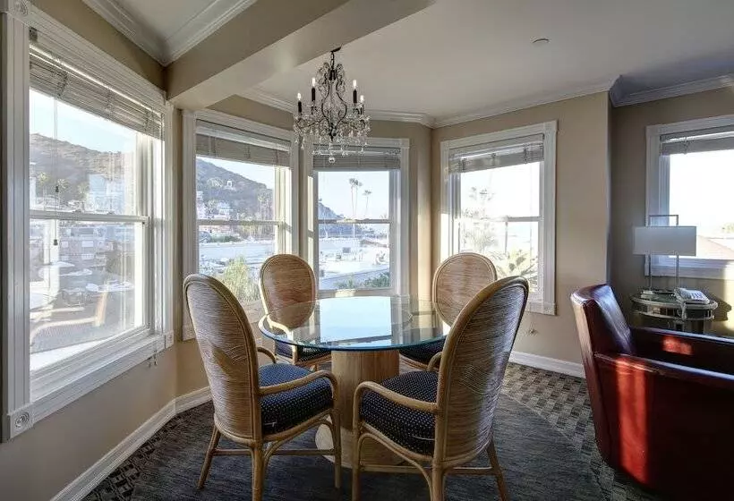 1 Bedroom Penthouse Apartment, Glenmore Plaza
