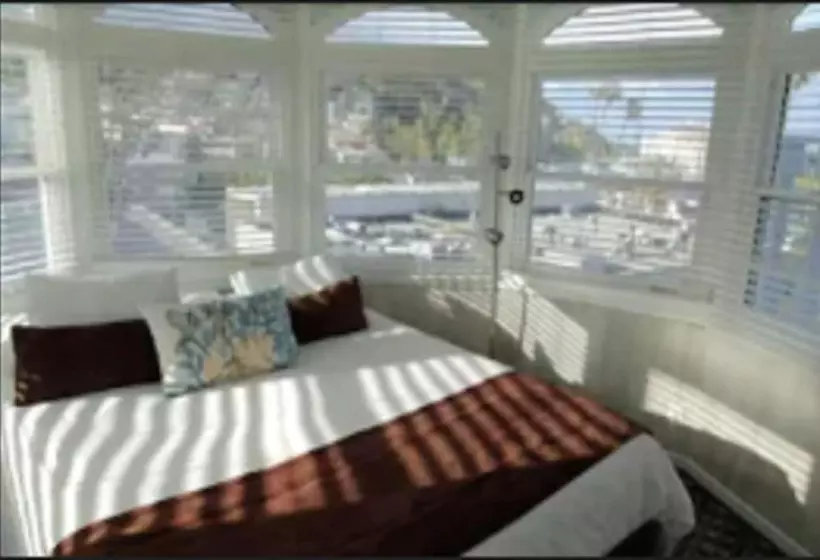 1 Bedroom Penthouse Apartment, Glenmore Plaza